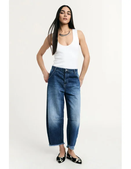 Baloon Fit Jeans With Frayed Bottom Please