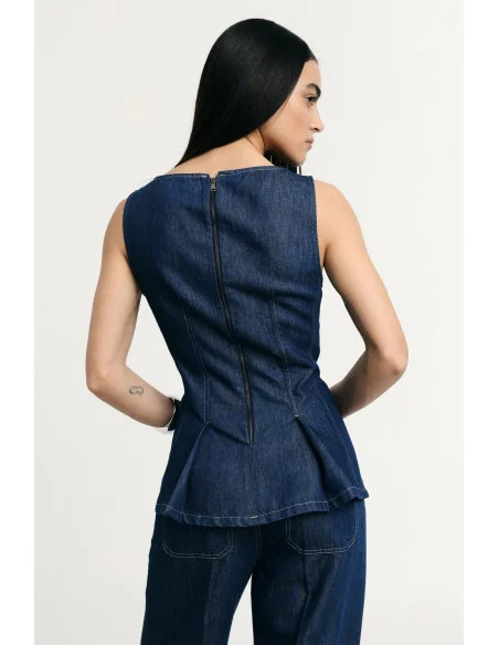 Sleeveless Top With Raised Seams And Zip Please