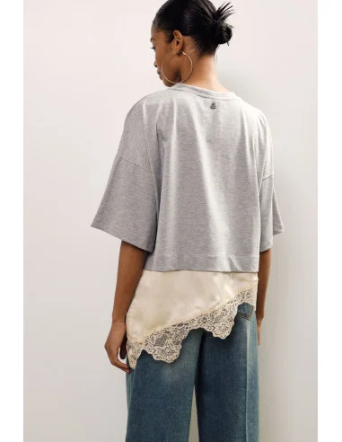 Short-Sleeved T-Shirt with Asymmetrical Hem and Lace Dixie
