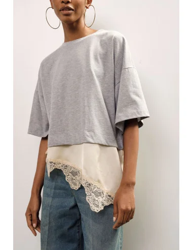 Short-Sleeved T-Shirt with Asymmetrical Hem and Lace Dixie