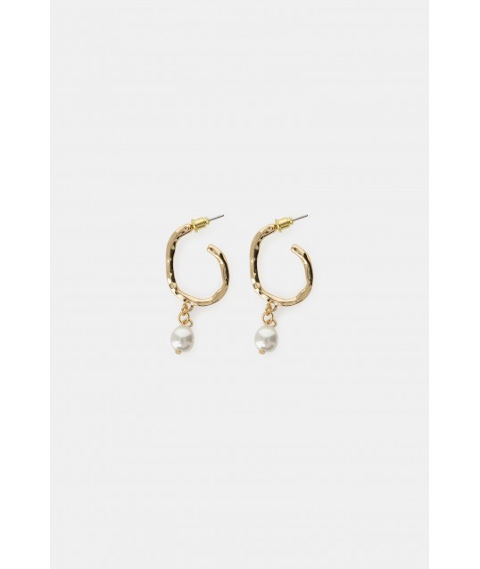 Boucles d'oreilles martelées avec pendentif en perles de Dixie
