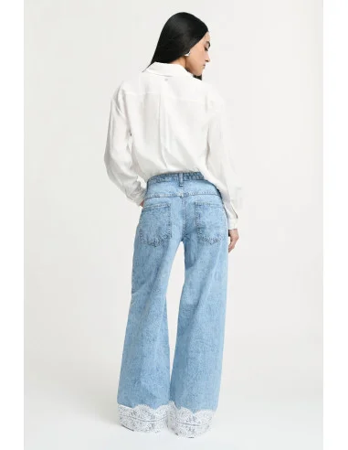Jeans évasé taille moyenne avec bordures en dentelle Please
