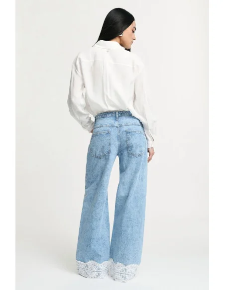Jeans évasé taille moyenne avec bordures en dentelle Please