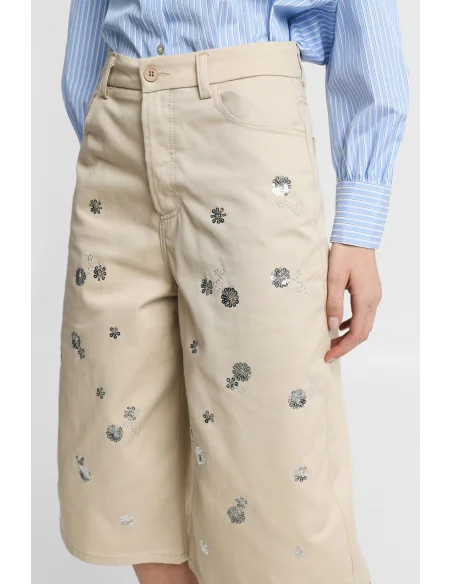Knee Shorts With Floral Appliqués And Pockets Please