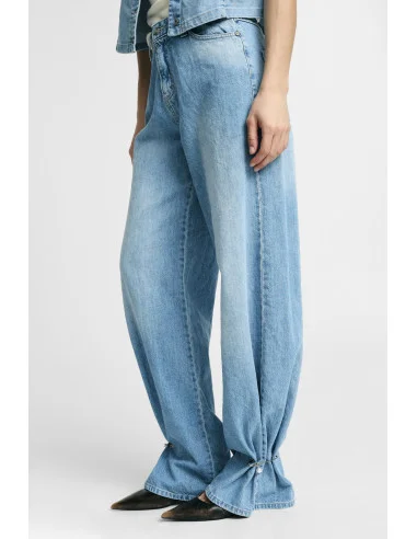 Straight-Leg Jeans with Pin Detail Please